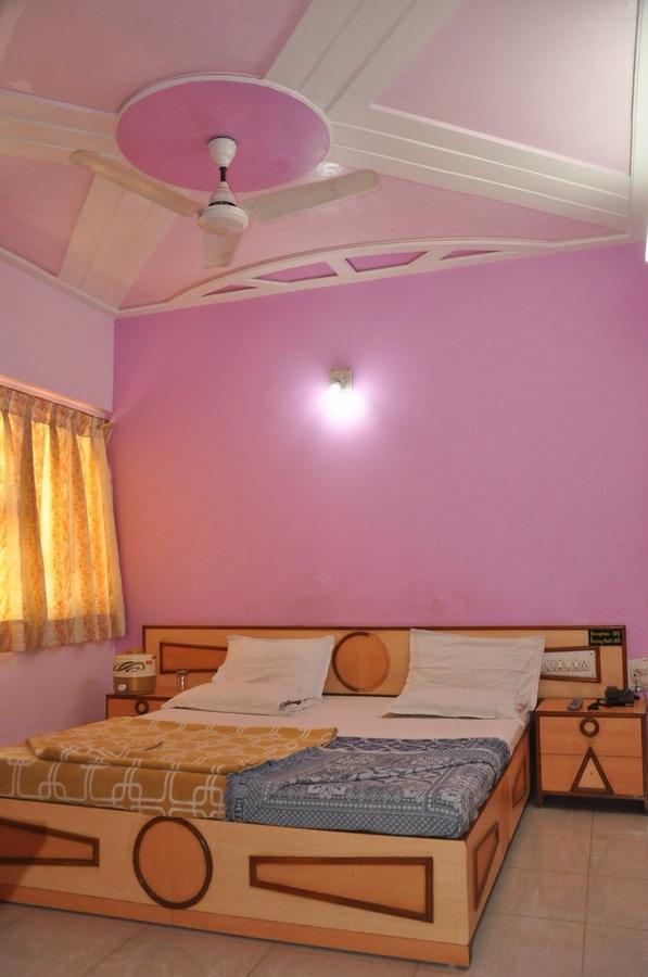 גנדהינאגר Hotel Gokul מראה חיצוני תמונה